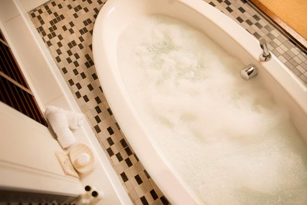 The Clarence Boutique Отель 4*